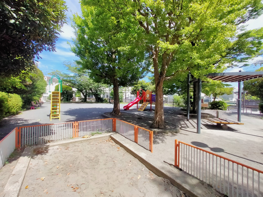 桂町平島公園 約300m