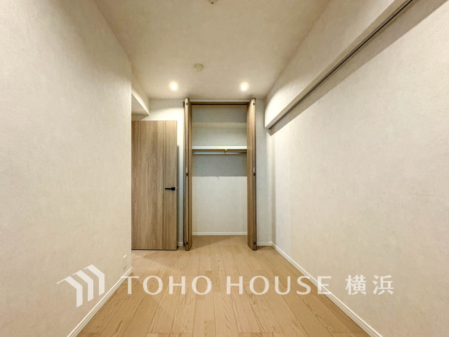 穏やかな風と陽光を導き、プライバシーに配慮された設計プランを採用し、居住性を一段と心地よいものにしています。明るく開放的な空間を演出しております。