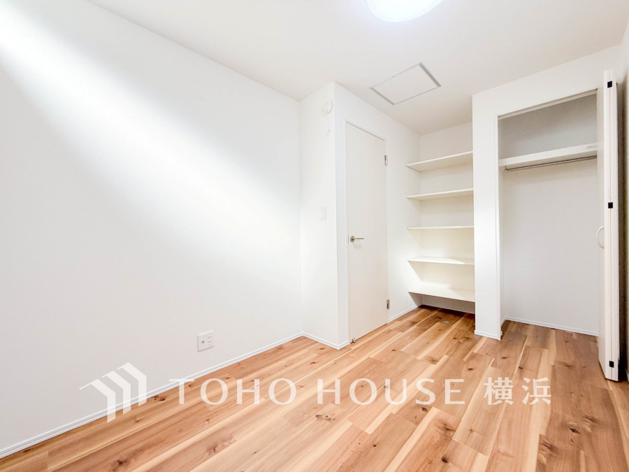 過ぎ行く時間をゆったりと感じることができる落ちついたプライベートルーム。リビングで楽しく過ごした後はゆっくり寛ぎの時間を満喫できます。静かな環境でリラックスタイムを愉しんで。