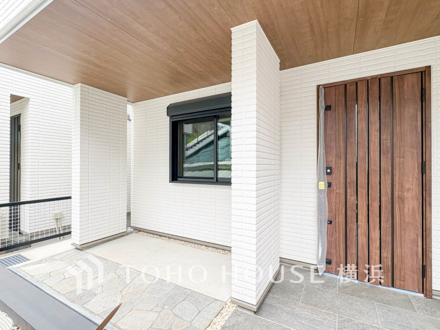 居住者の帰り、訪れる方を優しく迎え、やすらぎに満ちた生活空間を予感させる。健やかな暮らしを楽しめそう。