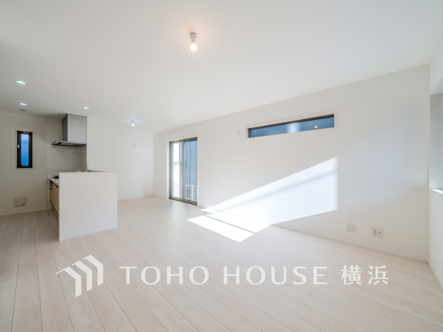 太陽の恵みを受けた明るい空間。吹きぬける風を感じながら爽やかで風通しの良い暮らしが叶います。
