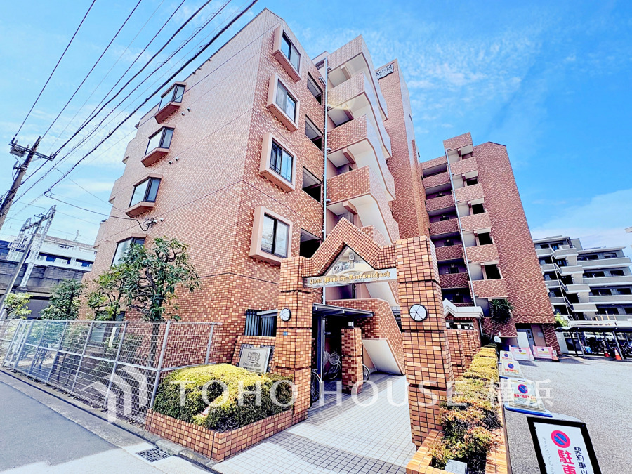 住む人を映し出す洗練された佇まいは、いつまでも輝き続けながらいつしか街の風景に溶け込んでいきます。