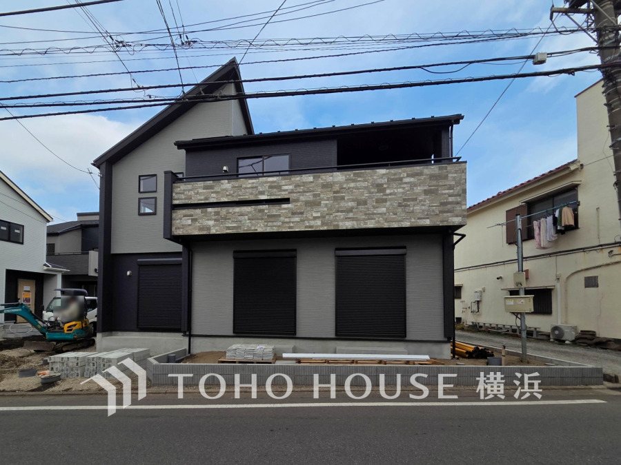 その邸が魅せる、気品・上質・重厚感・極細やかさ、そのすべては訪れた者に安らぎと品性を与える特別な空間です。ここに住むからこそ意味がある。すべての（始まり）をここから迎えます。