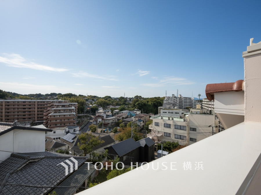 陽射しとともに、少しずつ装いを変える街の景観から、星空が地上に映りこむかのような夜景のきらめきまで、この街ならではの美しい風景とここから紡がれる家族の物語。
