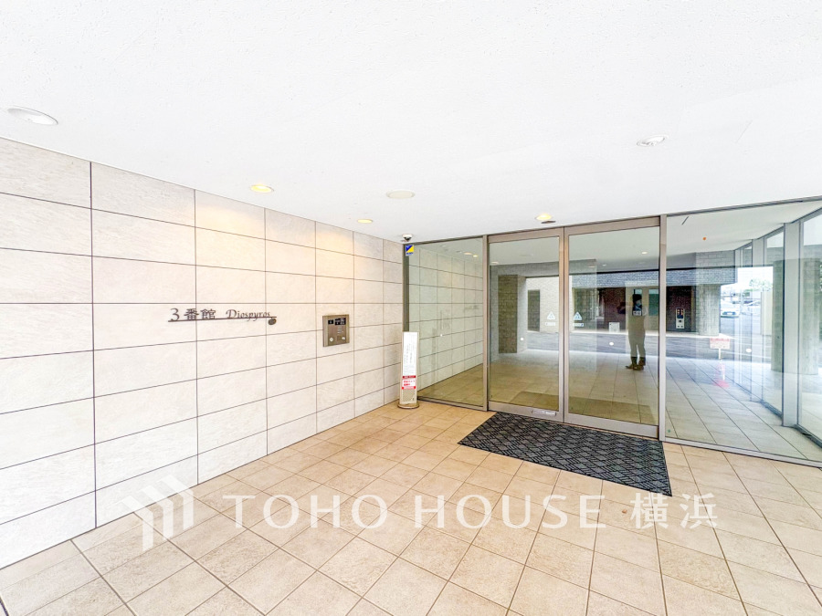 上質感漂うエントランス。めまぐるしく過ぎ行く日々の中でゆったりとした休息と癒しを提供してくれる居住者のプライベート空間があります。