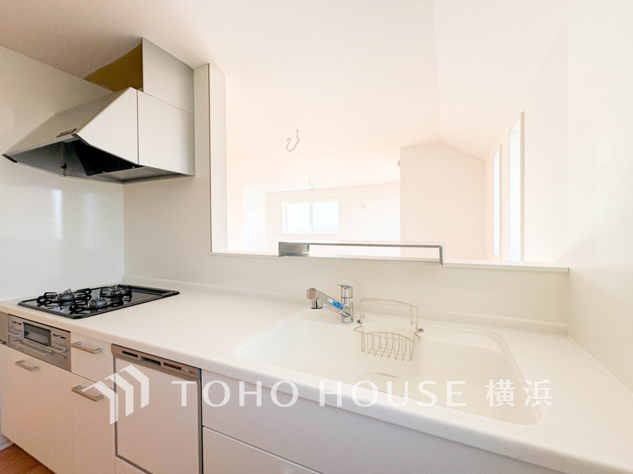 ご家族みんなで調理ができる位のスペースを実現したキッチン空間となっております。みんなで作った料理を召し上がりながらの会話は、どのような物になるのでしょうか。