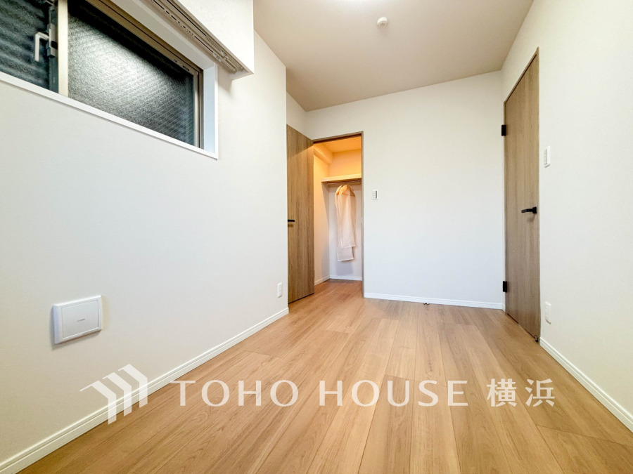 快適に過ごす条件は、一人ひとり違います。飾リ過ぎないシンプルな内装と偏り過ぎないデザインで統一しております。居住していく中でオーナー様だけの【マイホーム】に創り上げて下さい。