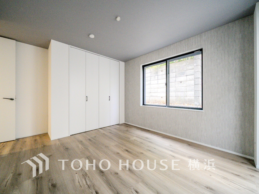 家族一人ひとりの大切なプライベート空間。趣味・感性で個性的に飾って頂けるようシンプルに仕上げてあります。自分時間を充実させながら心豊かなひとときを過ごすための大切な空間。