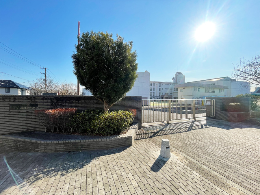 横浜市立岩井原中学校　約1300ｍ