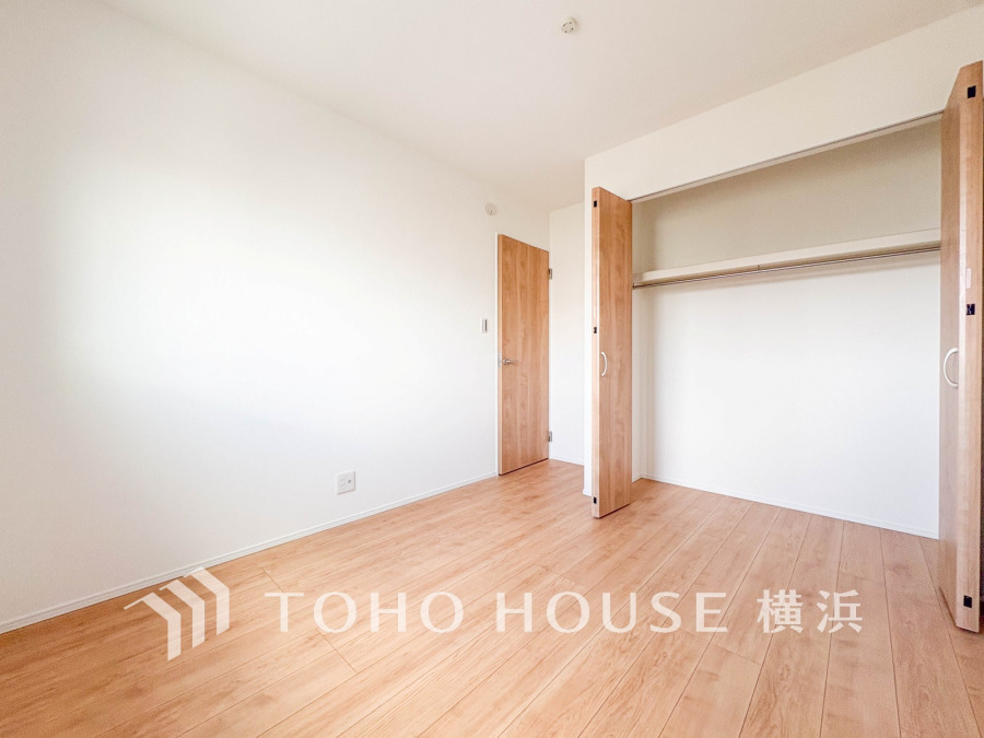 採光もアクセントの一つとして。プライベートルームにはやさしい光が射し込んでいて、この明るい好みの空間で読書をしたり、音楽を聞いたりと一人の時間も充実したものにできます。