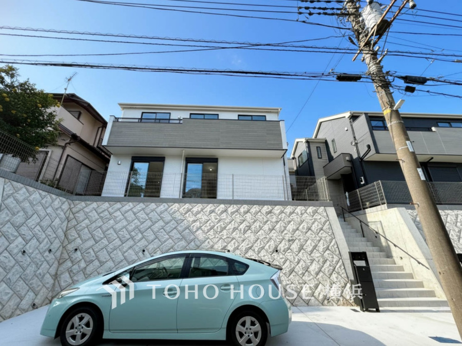 爽やかな青空の下に贅沢なほどに降り注ぐ陽光、豊かな居住性と、クオリティが見事に調和した住空間は、住まうことの喜びを感じさせてくれます。 