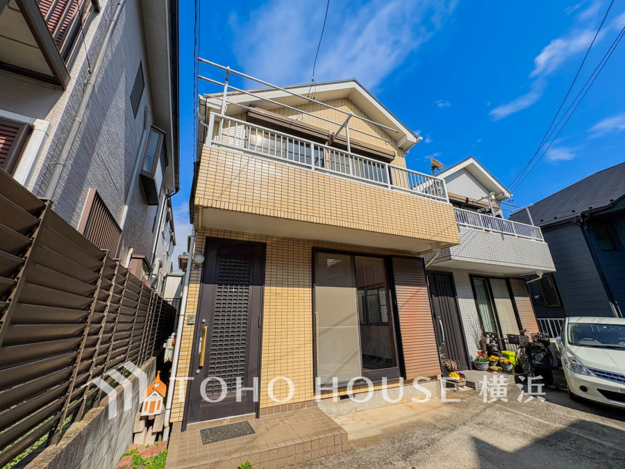 その邸が魅せる、気品・上質・重厚感・極細やかさ、そのすべては訪れた者に安らぎと品性を与える特別な空間です。ここに住むからこそ意味がある。すべての（始まり）をここから迎えます。