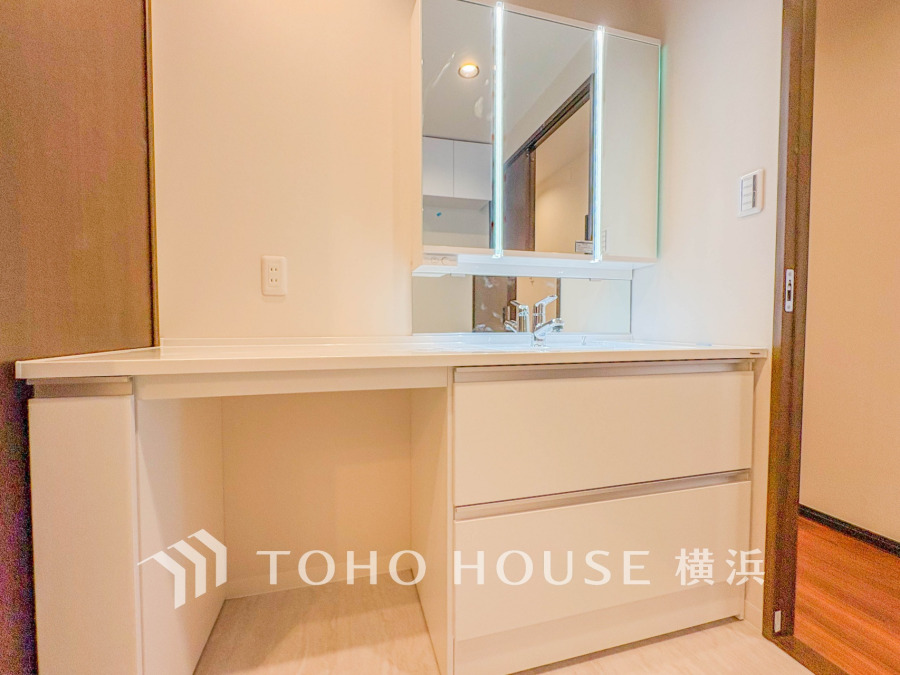 一日の始まりと終わりを心地よく演出してくれる、多彩な機能が備えられたパウダールーム。心地よいリフレッシュ空間です。