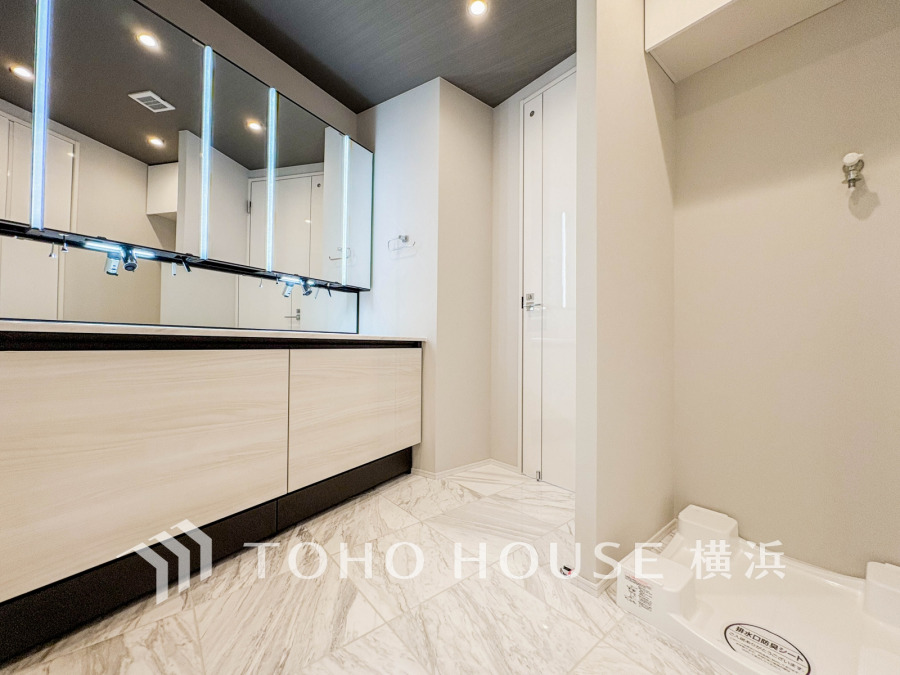 一日の始まりと終わりを心地よく演出してくれる、多彩な機能が備えられたパウダールーム。心地よいリフレッシュ空間です。