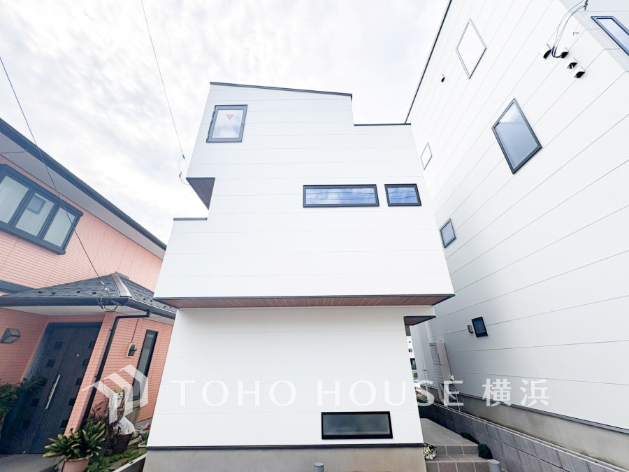 住む人を映し出す洗練された佇まいは、いつまでも輝き続けながらいつしか街の風景に溶け込んでいきます。