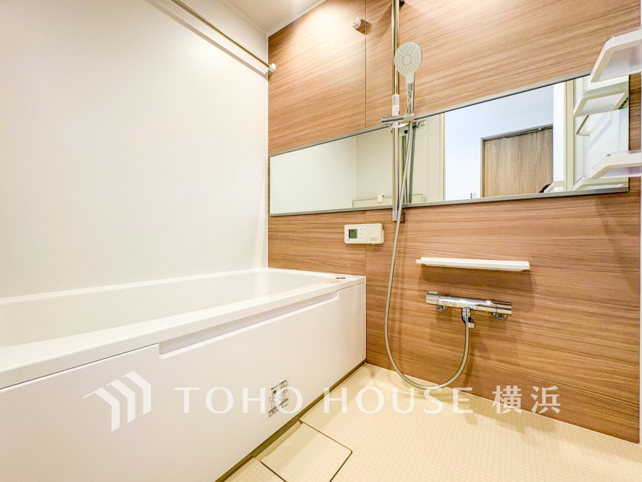 掃除のしやすさ・収納の便利さなど、おふろを使う人、お手入れする人、みんなにとっての「しあわせ性能」を追求したバスルームを採用いたしました。