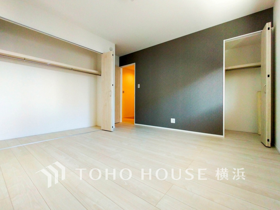 ゆったり8帖の洋室は大容量のクローゼットを2カ所に設置しています。