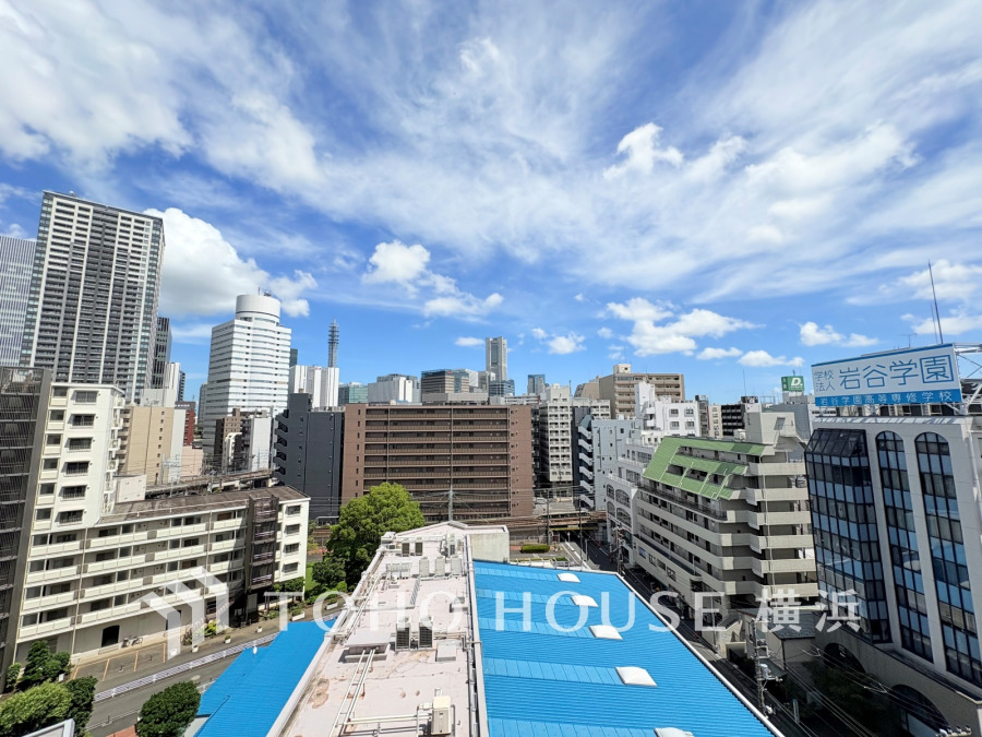 開放感があり、遮るものもなく気持ちのいい景色が広がります。お部屋にも爽やかな風と暖かく柔らかな日差しが差し込み、毎日の暮らしを豊かに彩ります。