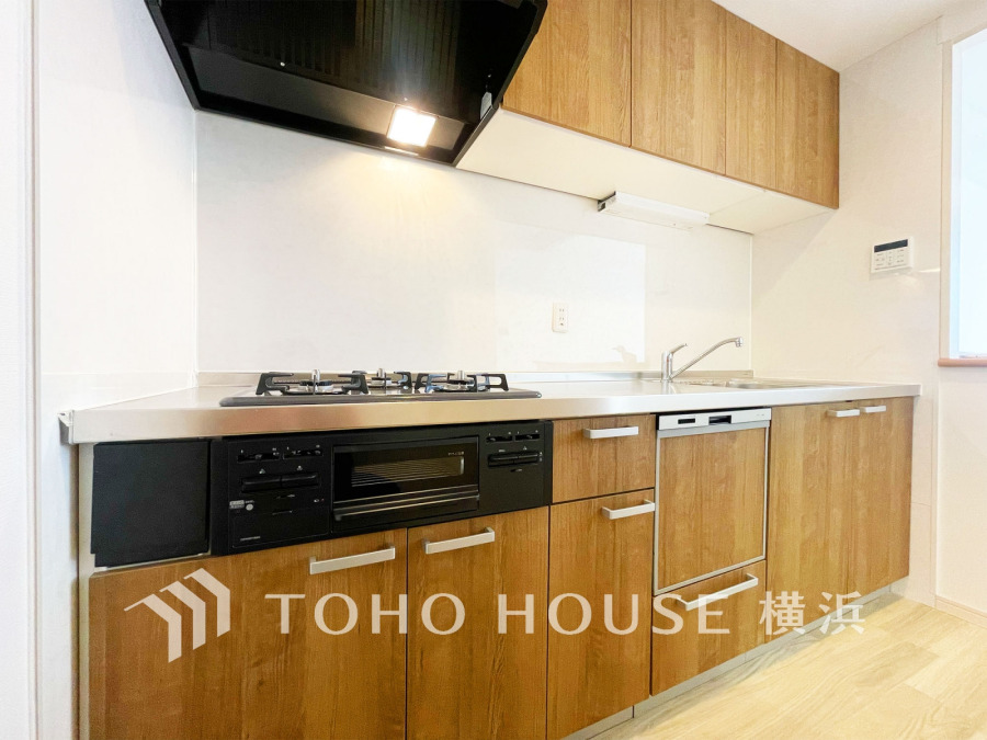 プライベートスペースを彩るインテリアとしての美と、快適な日常を支える機能性と強さが、ひとつになったキッチンです。