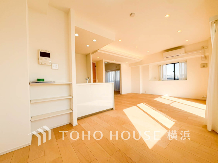 たくさんの想いが美しいカタチに彩られた時、そこにはひと時のくつろぎが生まれ、ゆっくりと愛着が育まれていきます。