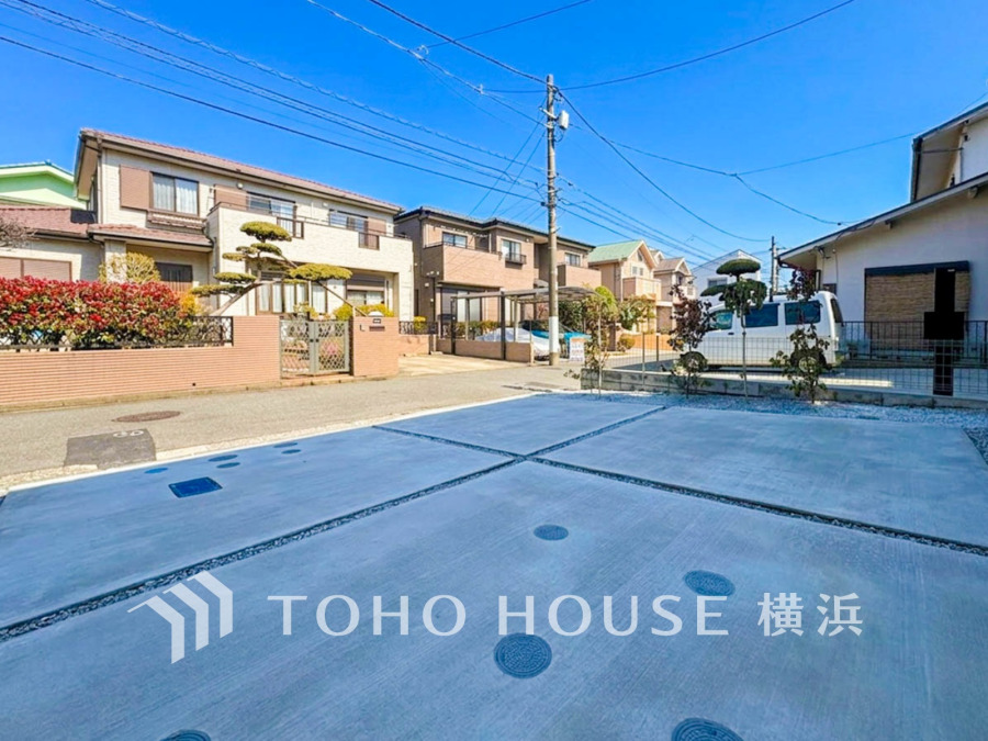 ゆったりとした駐車スペースを確保いたしましたので、大きめのお車でも駐車可能です。自転車やバイクなど、ゆとりのある敷地で置き場所に困ることはないでしょう。