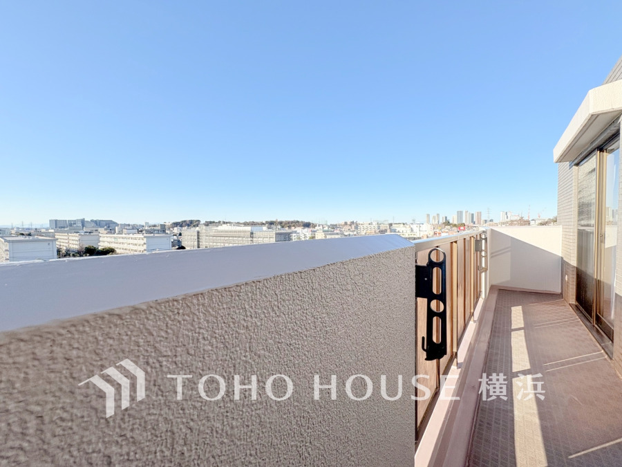 気持ちのいい空が見渡せるバルコニー。爽やかな風を感じて、心躍る素敵な暮らしがはじまります。
