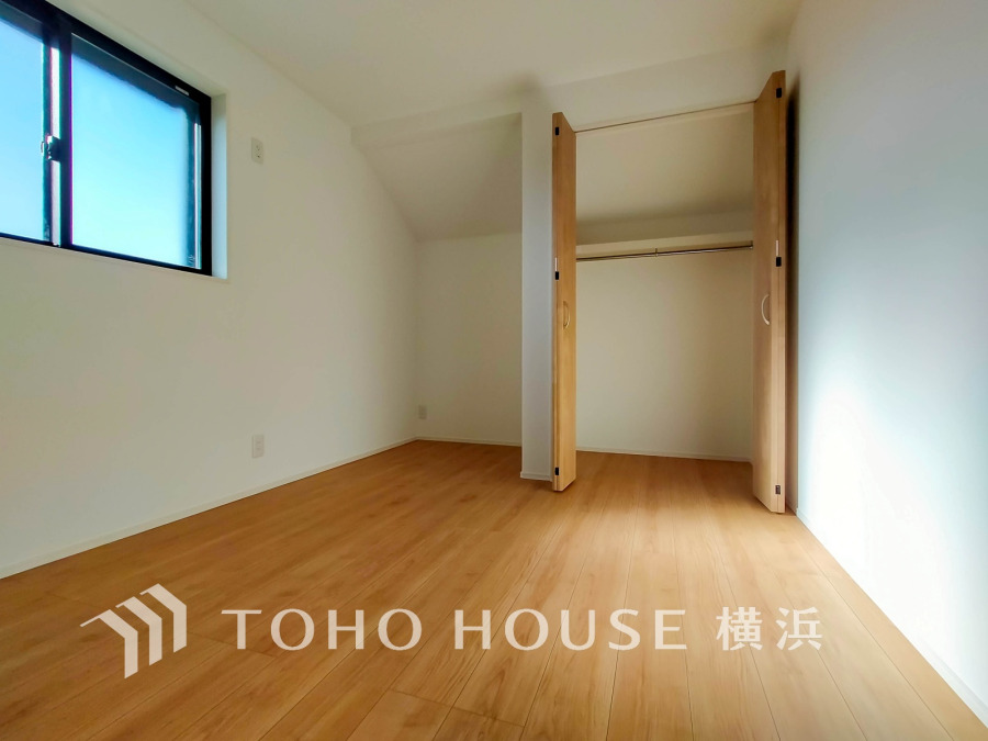 過ぎ行く時間をゆったりと感じることができる落ちついたプライベートルーム。リビングで楽しく過ごした後はゆっくり寛ぎの時間を満喫できます。静かな環境でリラックスタイムを愉しんで。