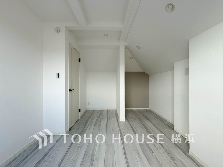 快適に過ごす条件は、一人ひとり違います。飾リ過ぎないシンプルな内装と偏り過ぎないデザインで統一しております。居住していく中でオーナー様だけの【マイホーム】に創り上げて下さい。