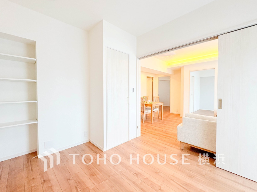 リビングに隣接した洋室は、引き戸を開け放してLDK空間を共有しながら開放的に使うこともできます。
