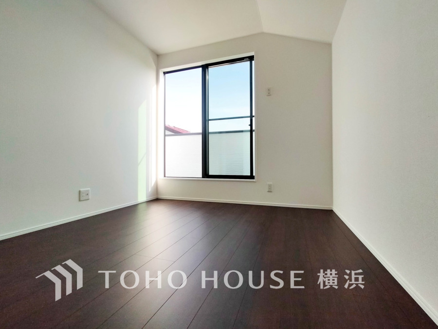 家族一人ひとりの大切なプライベート空間。趣味・感性で個性的に飾って頂けるようシンプルに仕上げてあります。自分時間を充実させながら心豊かなひとときを過ごすための大切な空間。