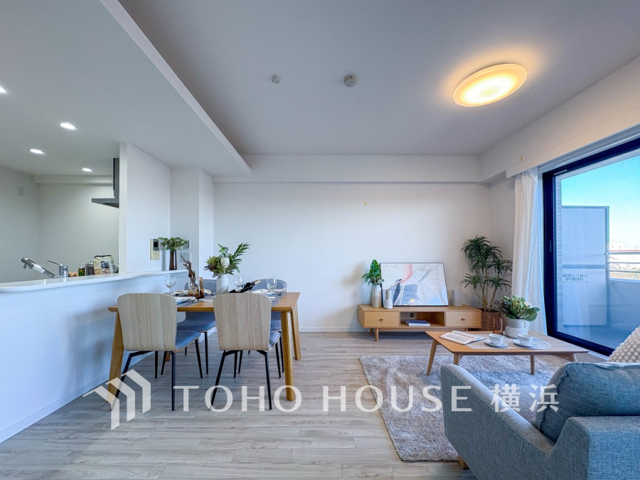 太陽の恵みを受けた明るい空間。吹きぬける風を感じながら爽やかで風通しの良い暮らしが叶います。
