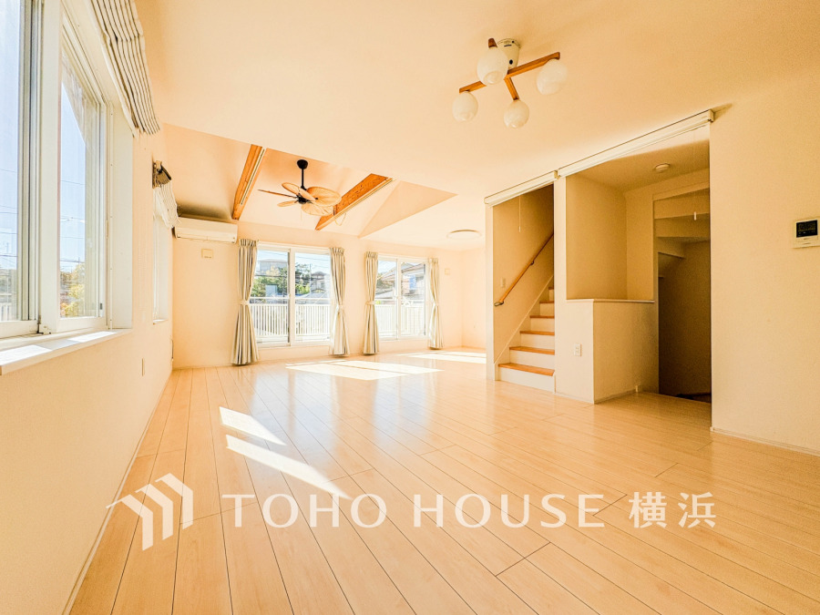 21帖超えのLDKは広々した大空間。家族やお客様との時間など、多くの時を刻む空間。何気なく過ぎる時でさえも上質なひと時となる快適な空間を目指して。