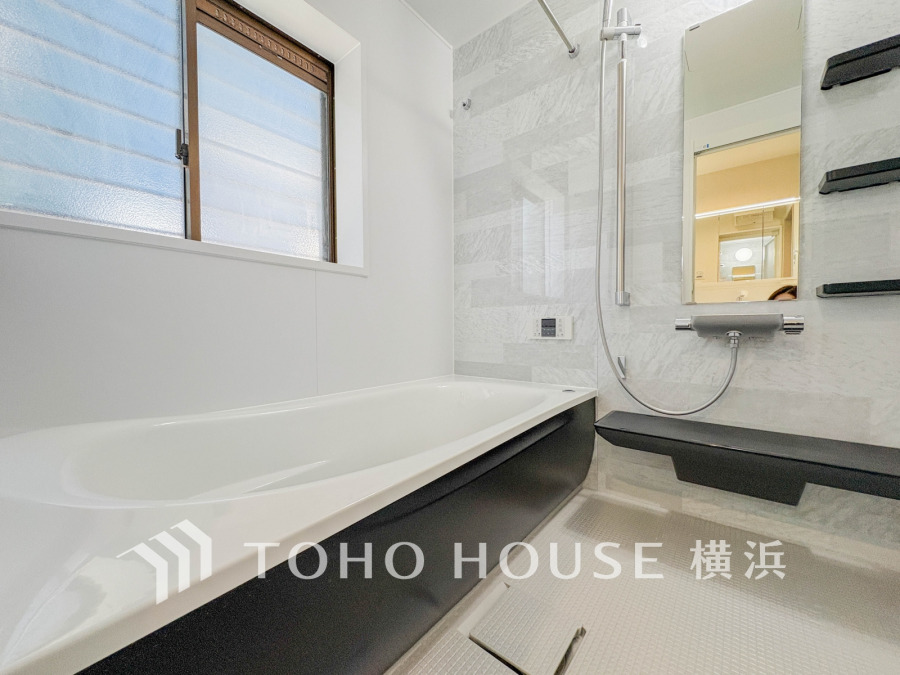 1日の疲れを取り心身を癒すことができる住まいの中のリラクゼーション空間、バスルーム。落ち着いた気分でお過ごし頂けるよう、シックなカラーで上質感を演出しました。