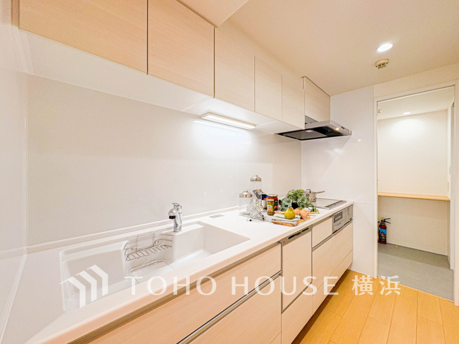 長い時間滞在するキッチンだからこそ、食事の準備を楽しい時間に、忙しい時でもスムーズに無駄なく作業できる、お手入れも簡単にできるなど、毎日を楽しくするキッチンスペースに仕上げました。