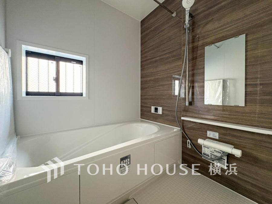 掃除のしやすさ・収納の便利さなど、おふろを使う人、お手入れする人、みんなにとっての「しあわせ性能」を追求したバスルームを採用いたしました。