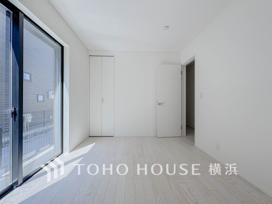 1日の疲れを癒し、心地よく寛げるようゆったりとした広さを確保しています。プライベートタイムをより優雅に穏やかに…。落ち着いた雰囲気を紡ぎます。