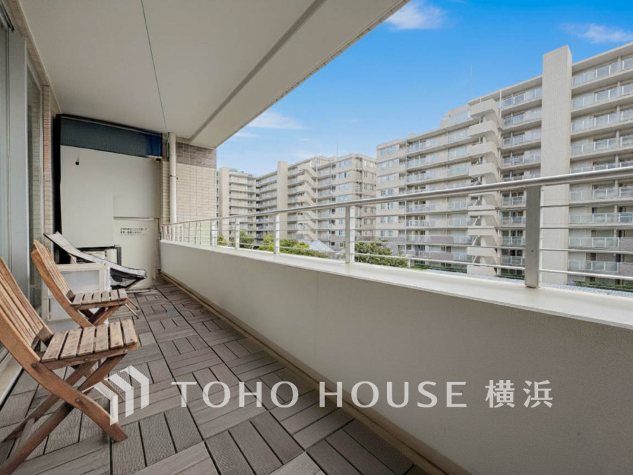 太陽に愛された邸は、陽当り・通風に優れた魅力的で快適さを追求した邸宅でした。ここに住むからこそ意味がある。そんな特別感に浸りながら、毎日をお過ごしして欲しいです。（AI加工しています）