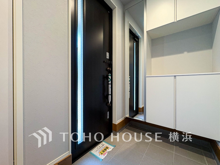 居住者の帰り、訪れる方を優しく迎え、やすらぎに満ちた生活空間を予感させる。健やかな暮らしを楽しめそう。