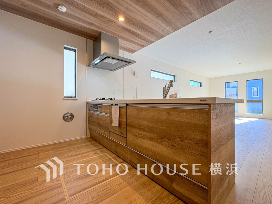 長い時間滞在するキッチンだからこそ、食事の準備を楽しい時間に、忙しい時でもスムーズに無駄なく作業できる、お手入れも簡単にできるなど、毎日を楽しくするキッチンスペースに仕上げました。