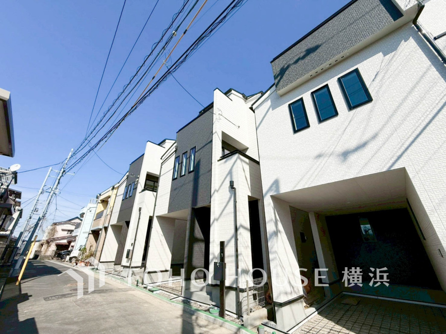 時代の流れに惑わされないシックなカラートーンで街並みに溶け込む外観は、主張し過ぎず、また平凡になり過ぎず絶妙なコントラストで輝きを放ちます。