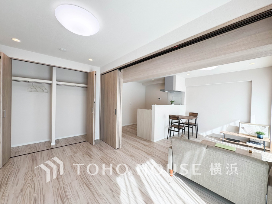 リビングに隣接した洋室は、引き戸を開け放してLDK空間を共有しながら開放的に使うこともできます。
