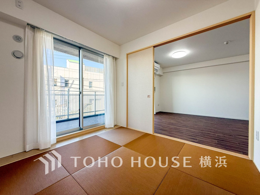 和室があることで落ち着きと癒しの空間が生まれます。来客時の客室としても利用できますし、お子様のプレイルームやお昼寝に最適なお部屋です。