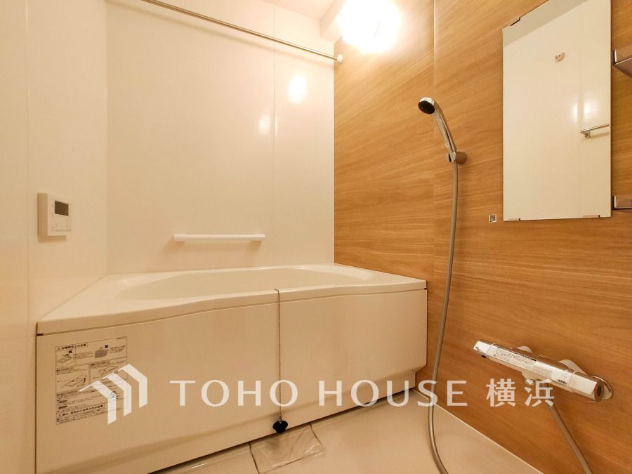 心地よいリラックスを叶える清潔感溢れる美しい空間。快適で機能的なバスルームです。
