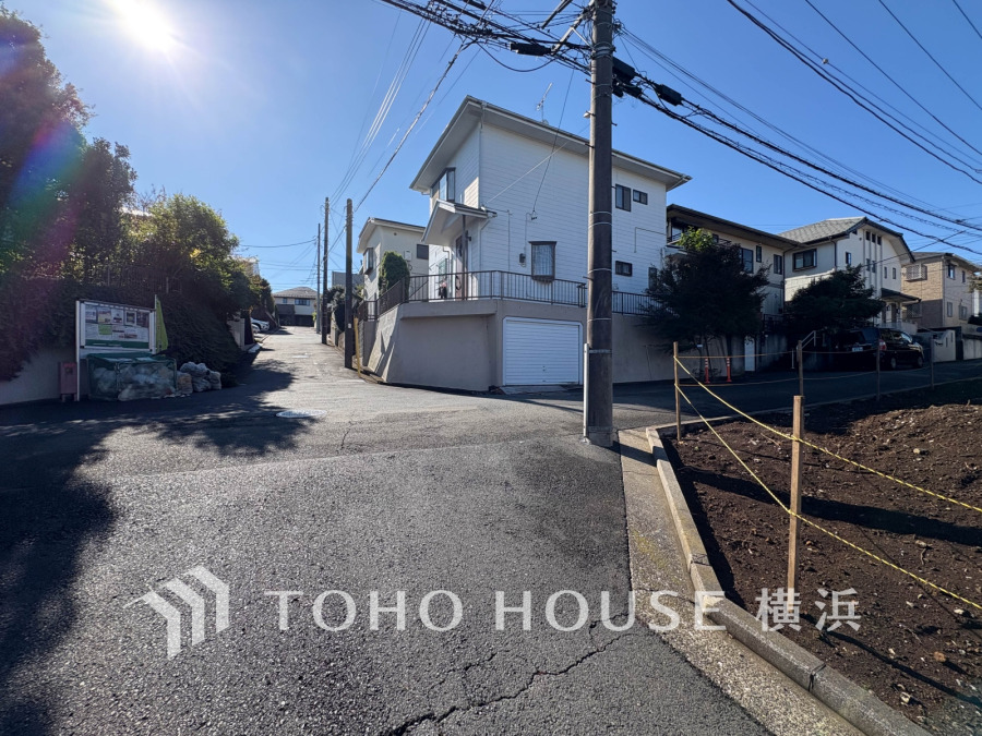 接道状況：南側 幅員約5.3～5.4ｍ公道、東側 幅員 約4.9ｍ公道