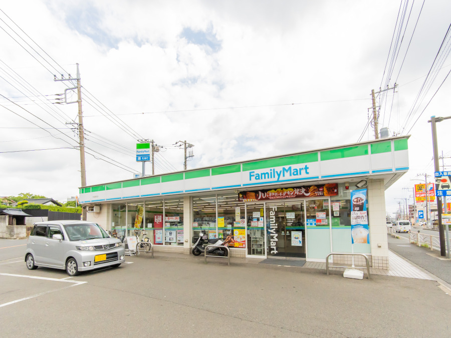 ファミリーマート 今宿東町店　約600ｍ