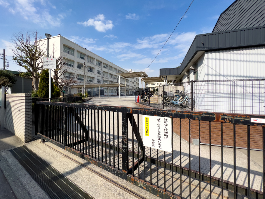 横浜市立大曽根小学校　約500ｍ
