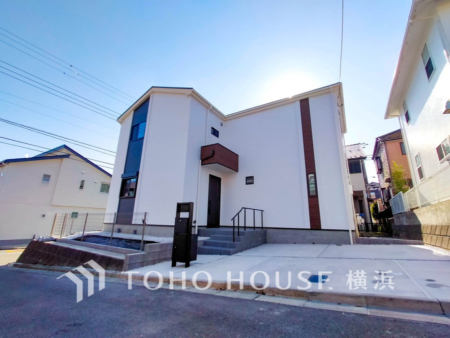 ゆとりあるカースペースには2台駐車可能（車種によります）