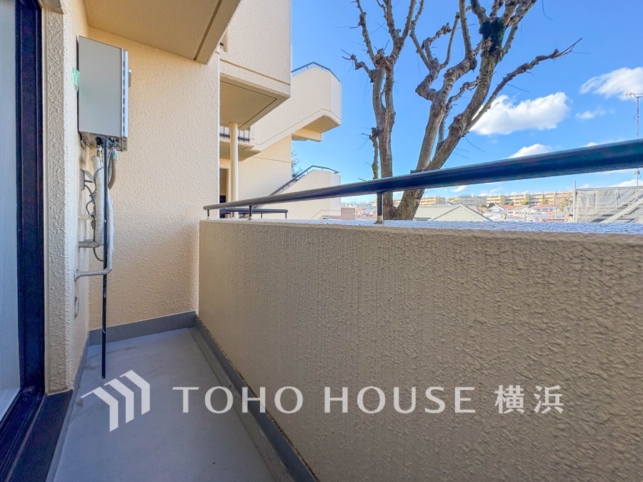 バルコニーは２箇所あり、室内に快適な光と風を取り込みます。
