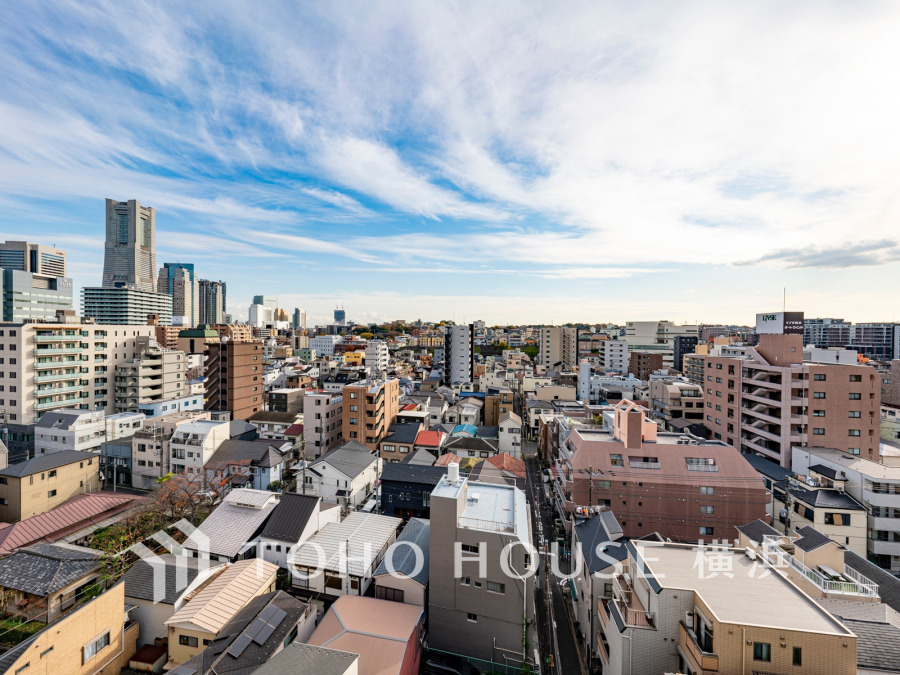 煌く都市の風景を絵画のように。昼も夜も異なる美しさで魅せる景色は、日常に癒しと潤いを与えてくれることでしょう。