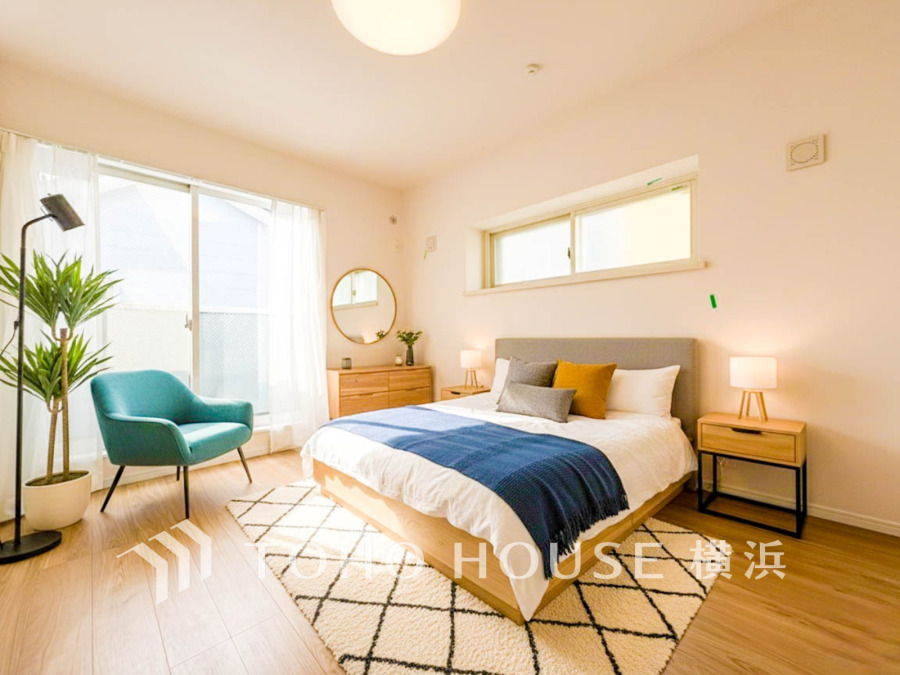 空間演出に拘り整然とセンス良く纏められた室内は最高の癒し空間でなければなりません。そこで暮らす方々のことを考え抜き、そして造りこんだ空間は極上の癒しを提供してくれます。（家具・装飾品はAI加工）